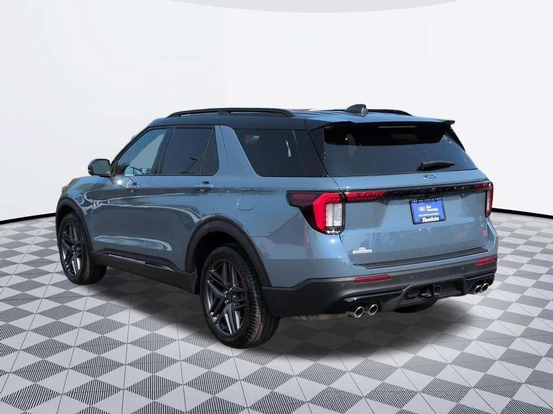 2025 Ford Explorer ST - Image 3