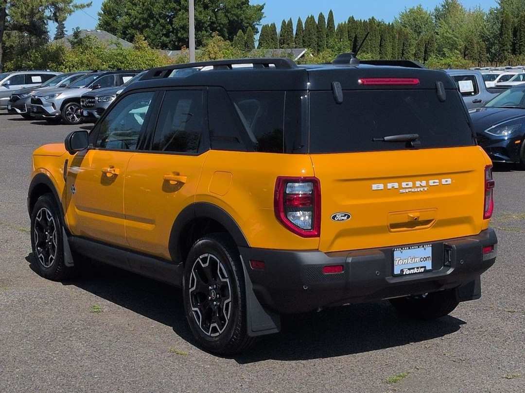 2026 Ford Bronco Sport Outer Banks - Image 3