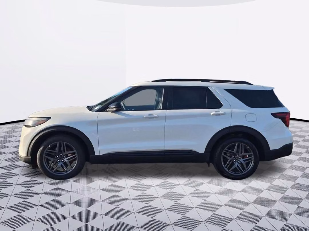 2026 Ford Explorer ST - Image 3