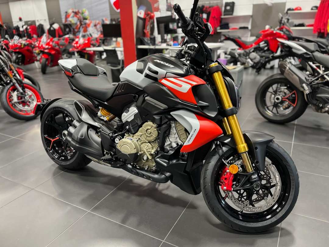 2026 Ducati Diavel V4 Rs - Image 2