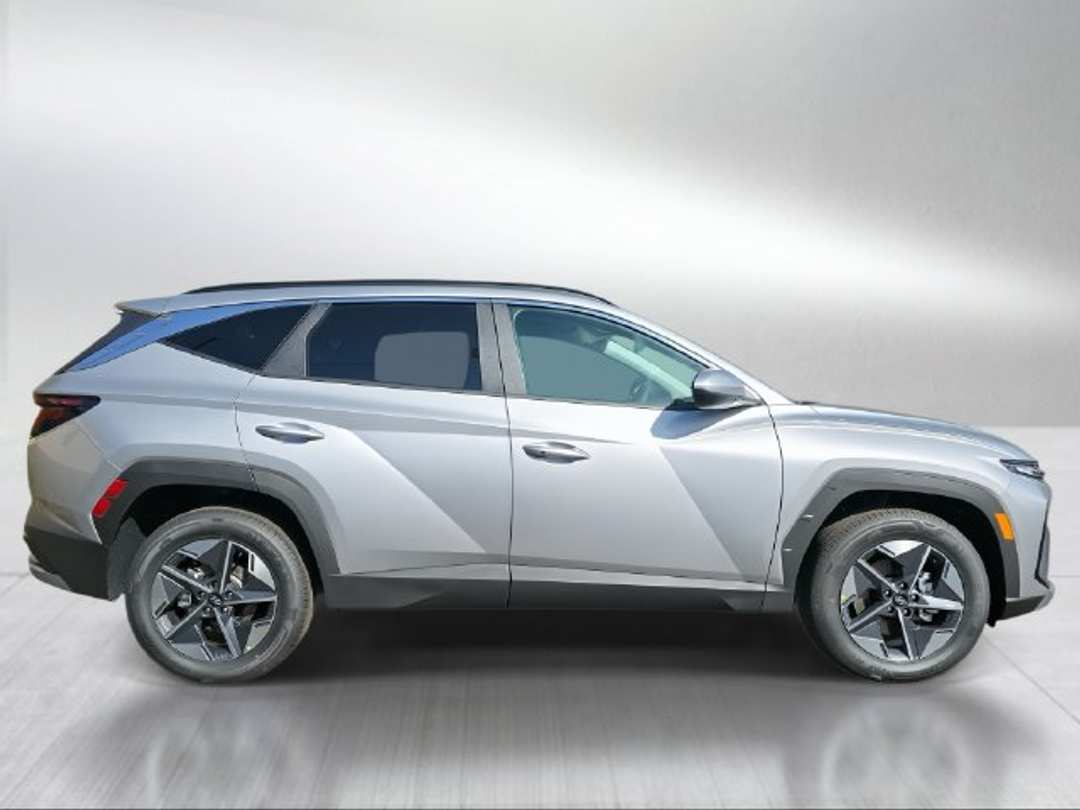 2026 Hyundai Tucson Hybrid SEL - Image 2