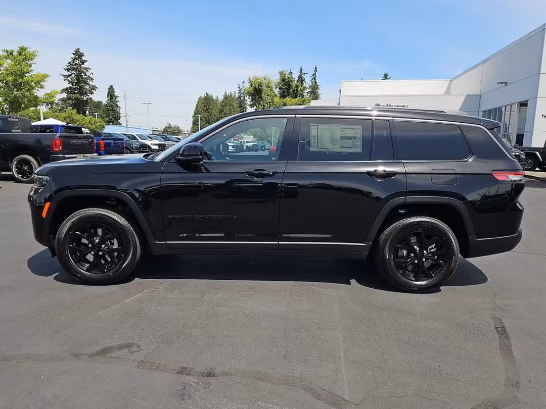 2026 Jeep Grand Cherokee L Laredo - Image 3
