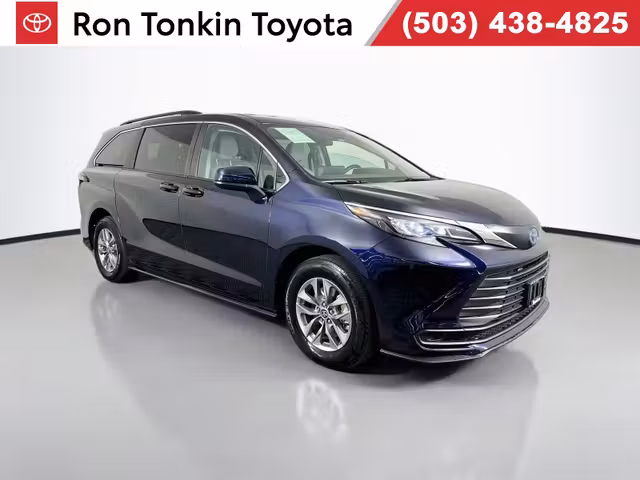 2024 Toyota Sienna LE