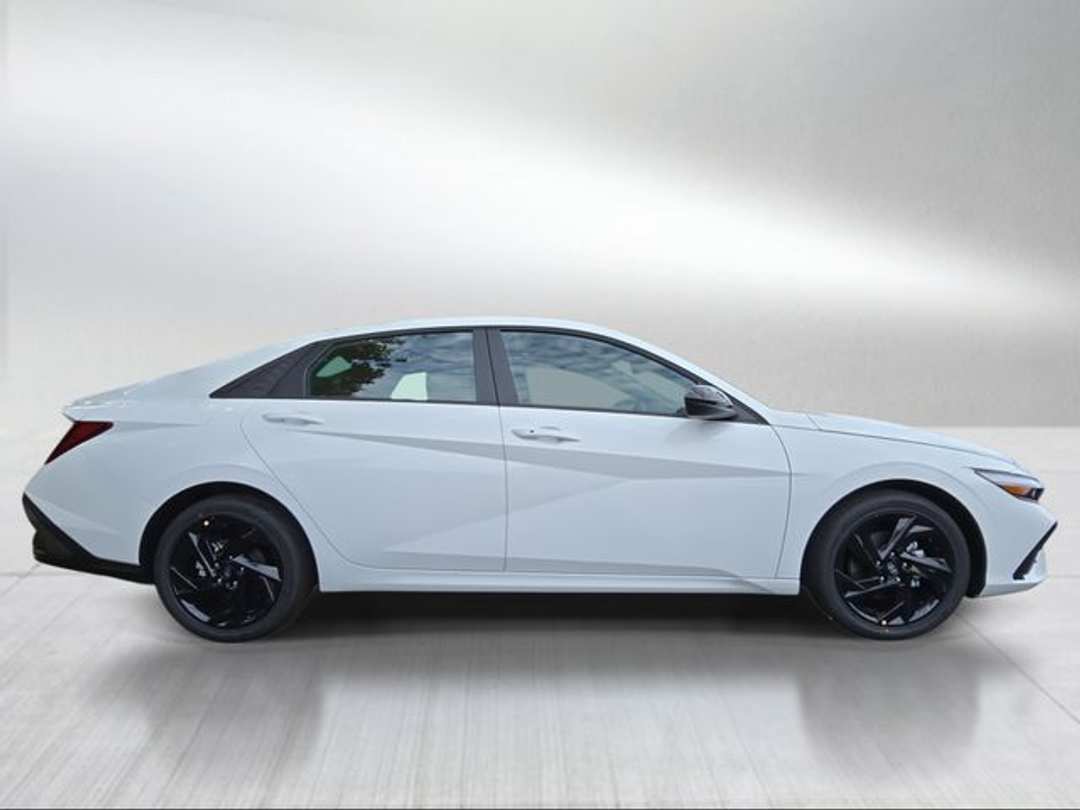 2026 Hyundai Elantra SEL Sport - Image 2