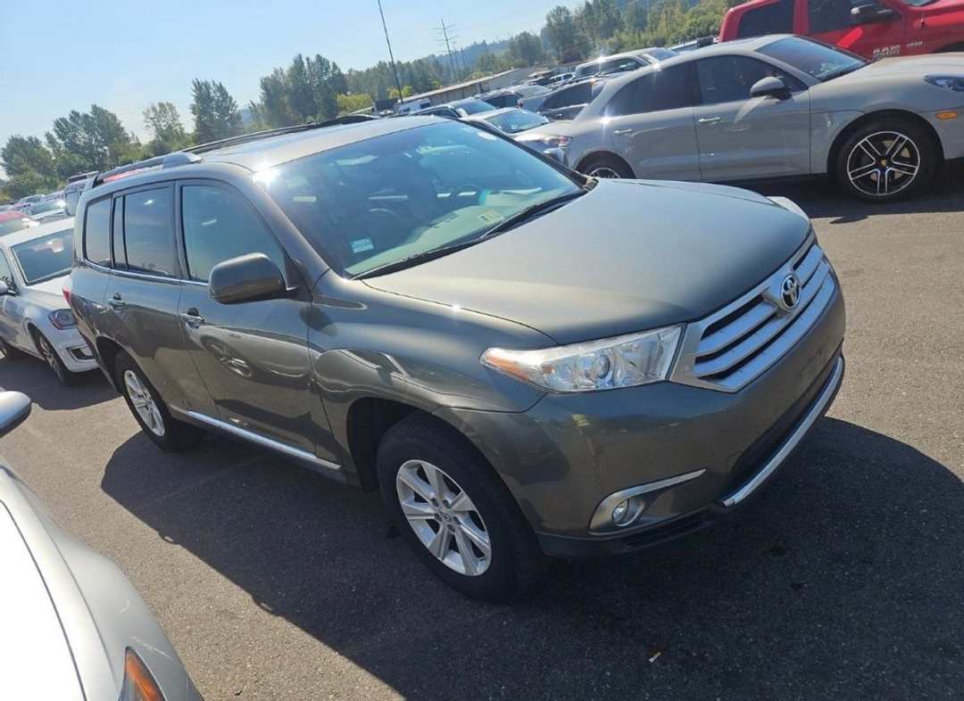 2012 Toyota Highlander SE - Image 2