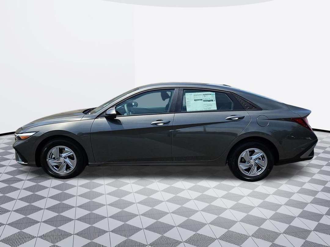 2026 Hyundai Elantra SE - Image 3