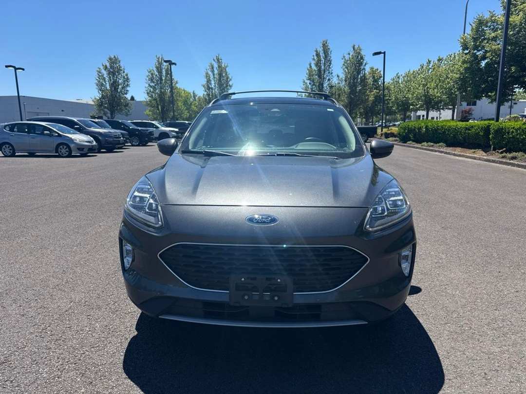 2020 Ford Escape Hybrid Titanium - Image 2