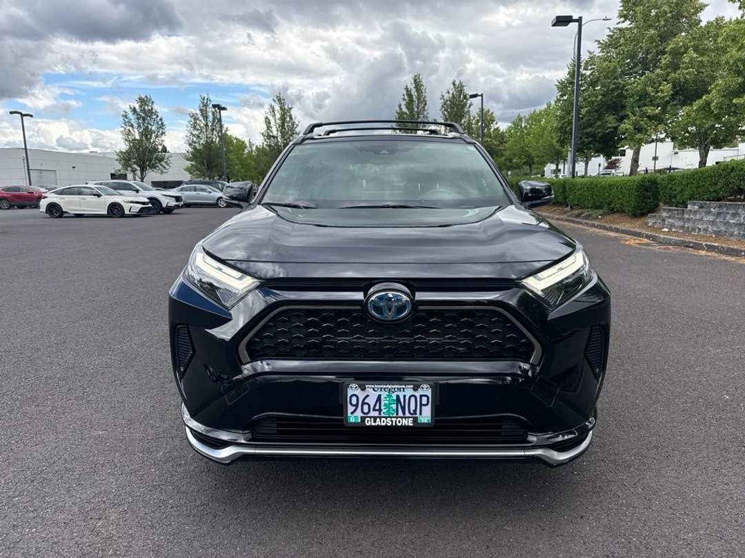 2022 Toyota Rav4 Prime SE - Image 3