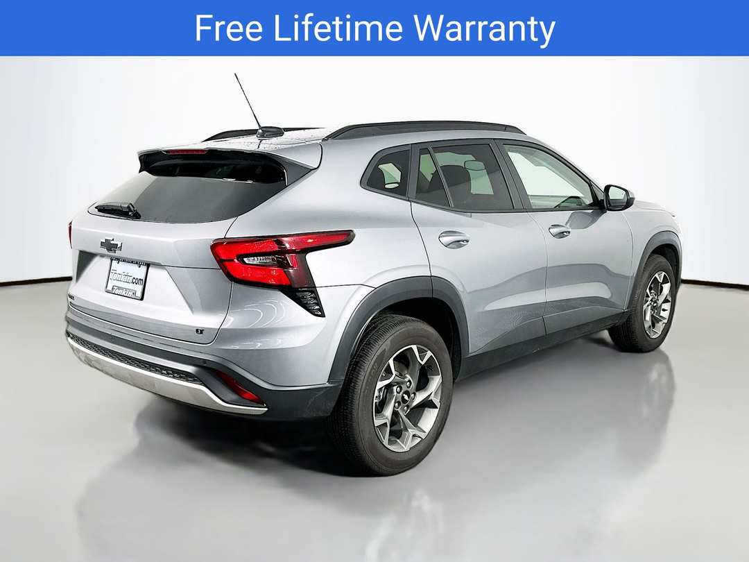 2025 Chevrolet Trax LT - Photo 8