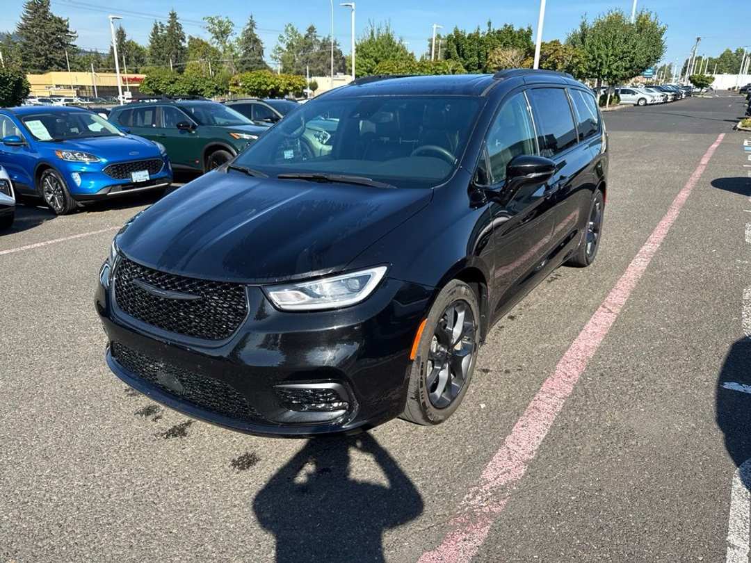 2025 Chrysler Pacifica Limited - Image 3