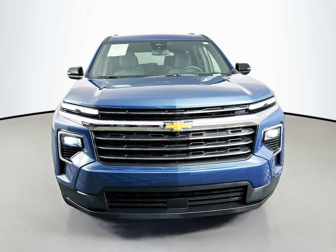 2025 Chevrolet Traverse LT - Image 2