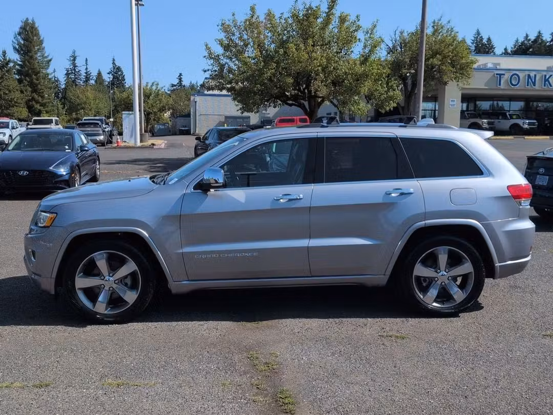 2016 Jeep Grand Cherokee Overland - Image 2