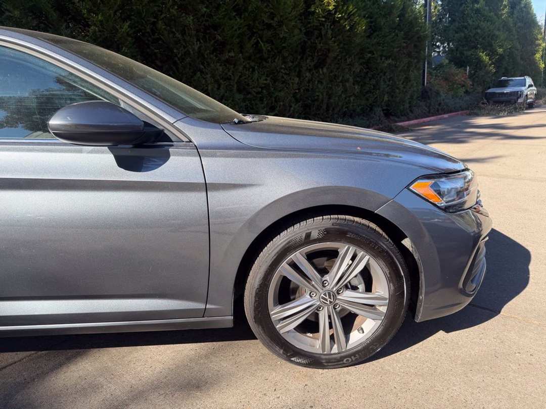 2024 Volkswagen Jetta 1.5T SE - Image 3