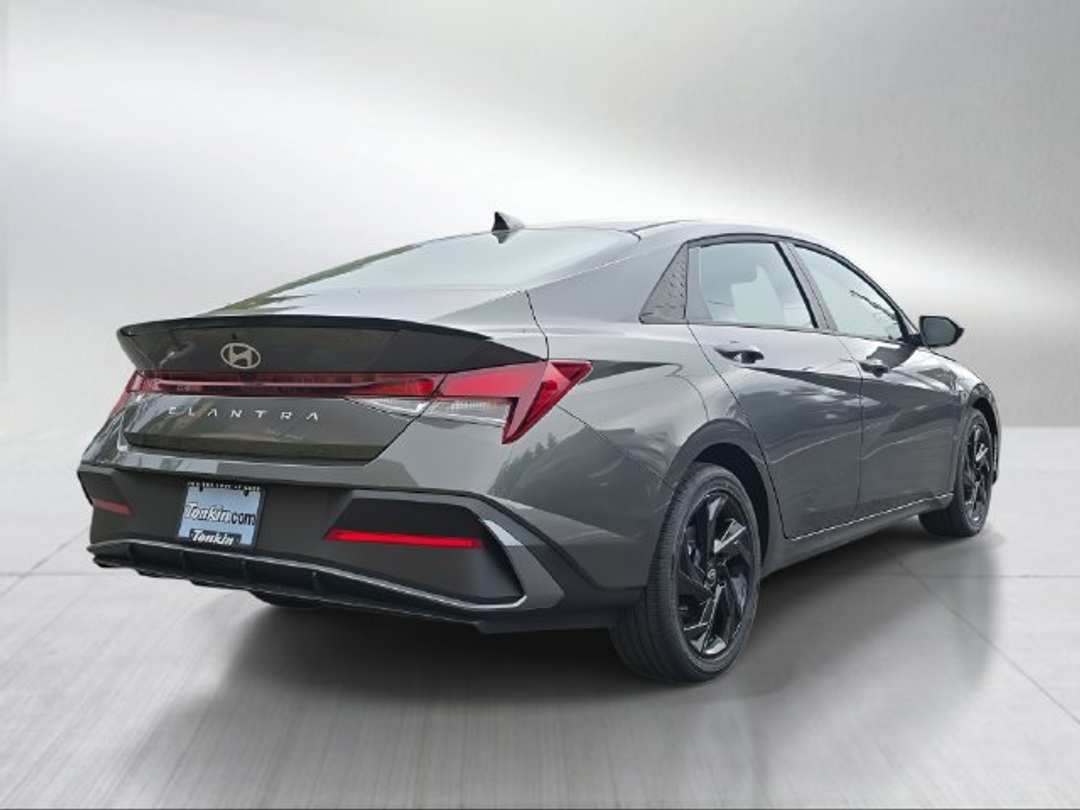 2026 Hyundai Elantra SEL Sport - Image 3