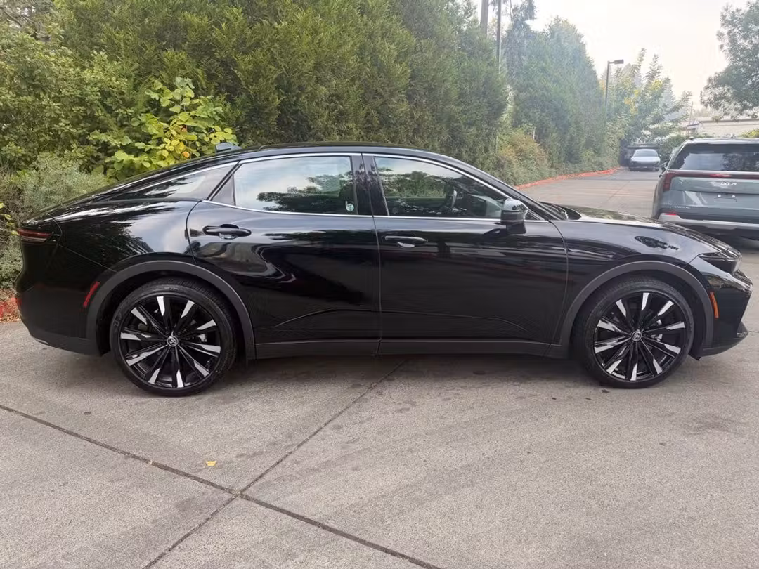 2023 Toyota Crown Platinum - Image 2