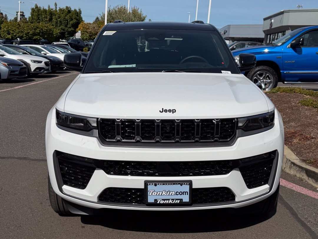 2027 Jeep Grand Cherokee Summit - Image 3