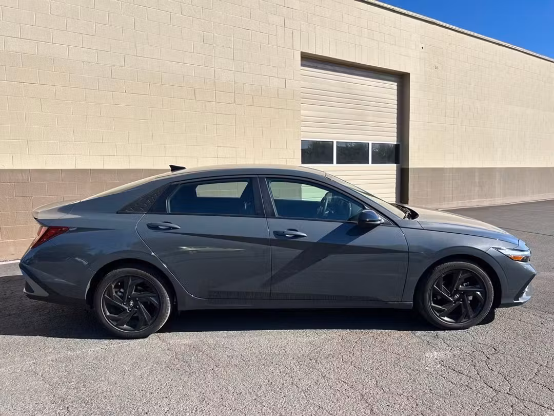 2026 Hyundai Elantra SEL Sport - Image 3