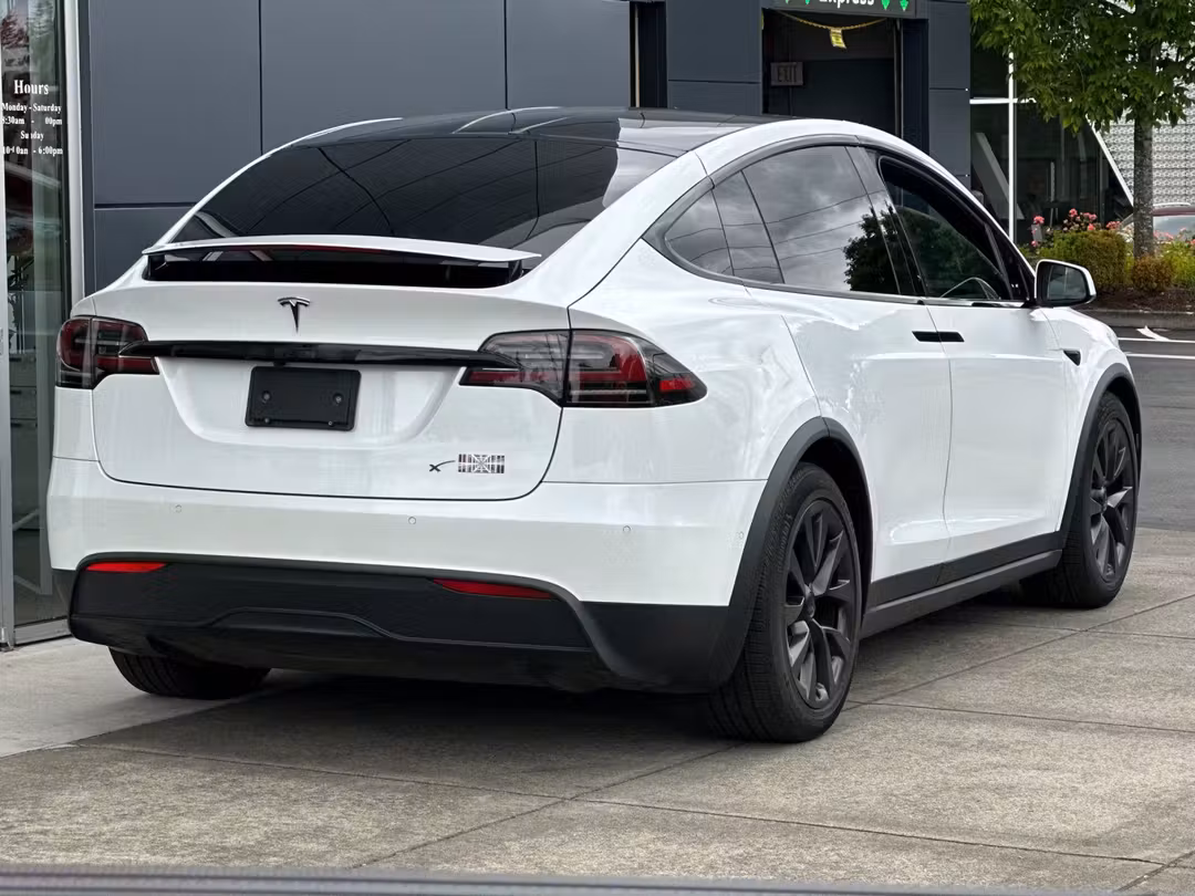 2022 Tesla Model X Plaid - Image 3
