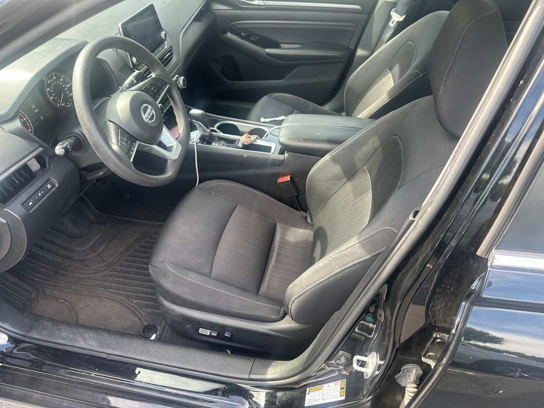 2021 Nissan Altima 2.5 SV - Image 3