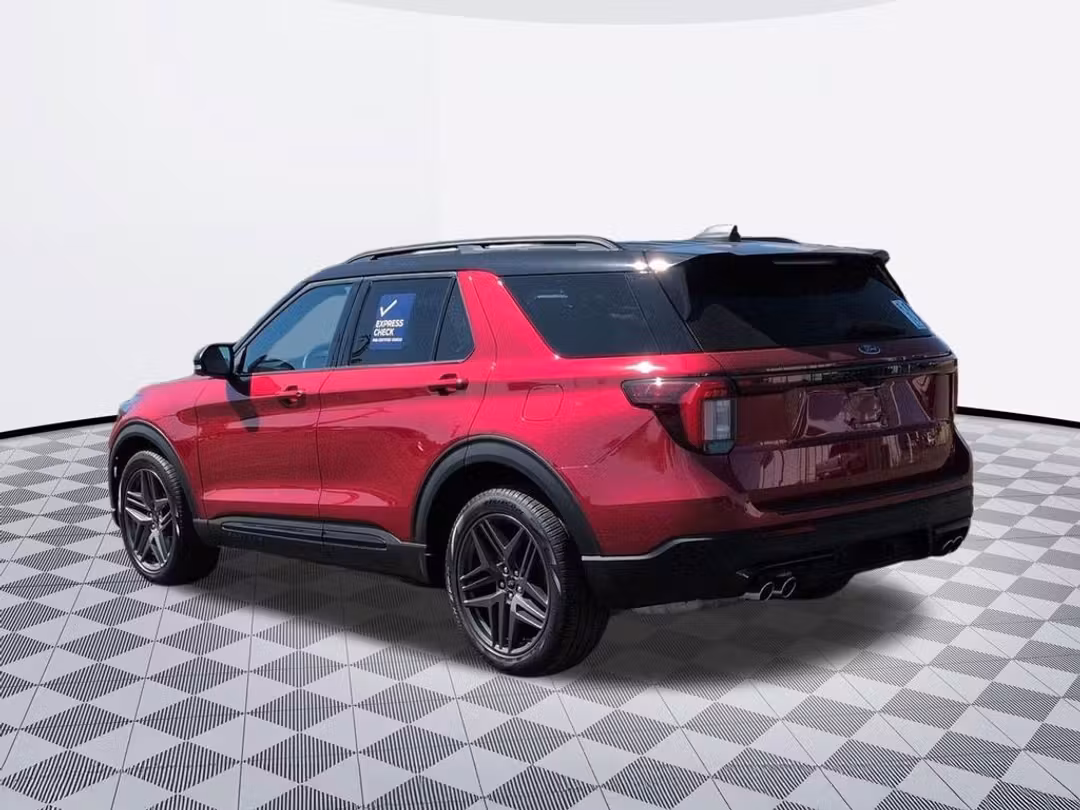 2025 Ford Explorer ST - Image 3
