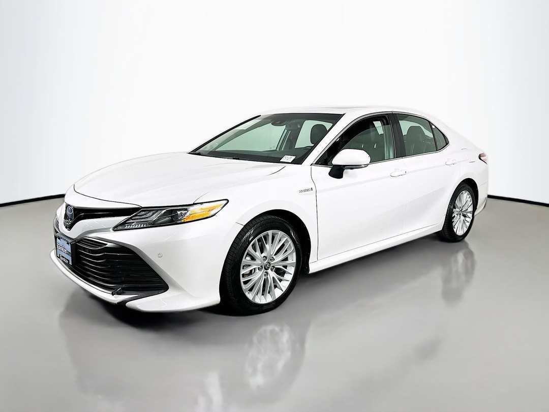 2018 Toyota Camry Hybrid XLE - Image 3