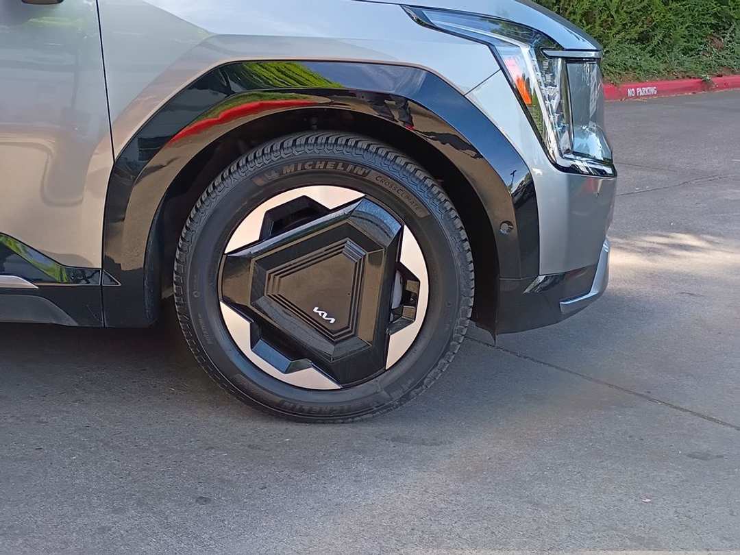 2024 Kia Ev9 Land - Image 2