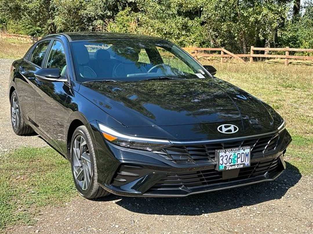 2025 Hyundai Elantra Hybrid Limited - Image 2