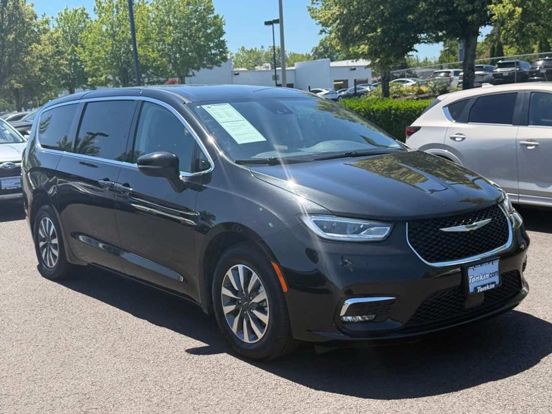 2023 Chrysler Pacifica Hybrid Touring L - Image 2