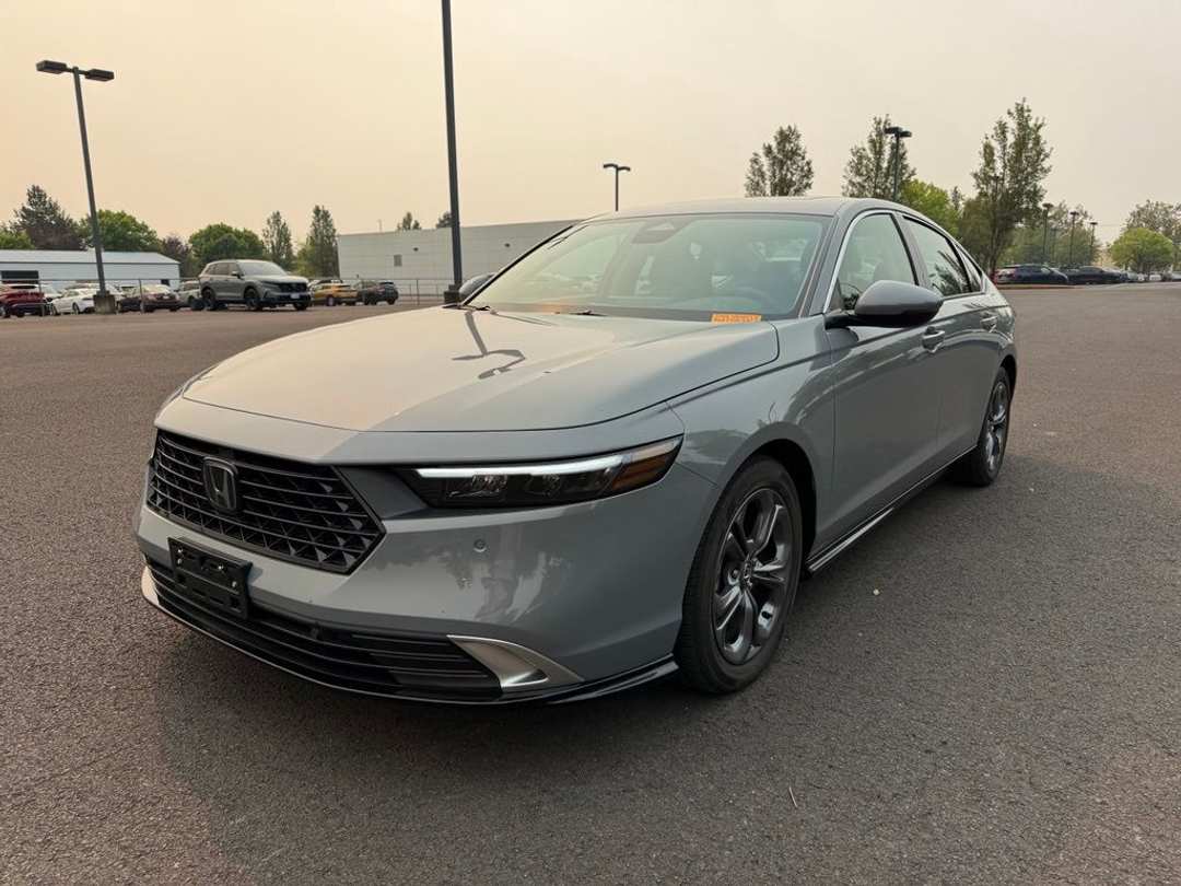 2025 Honda Accord Hybrid Touring - Image 3
