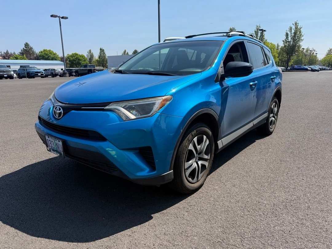 2016 Toyota Rav4 LE - Image 3