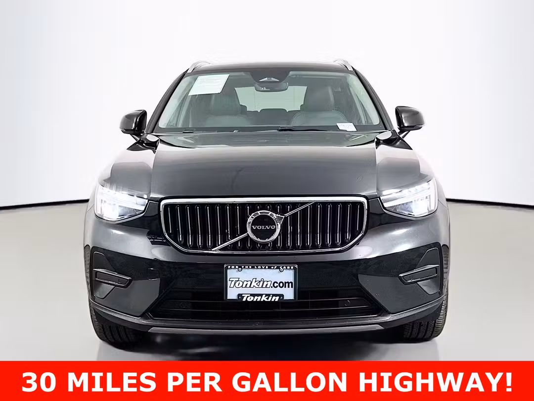 2025 Volvo Xc40 B5 Core - Image 2