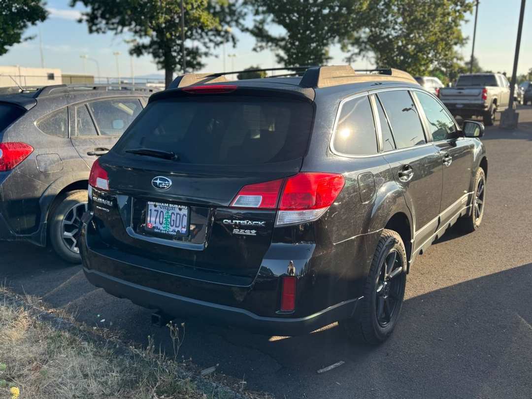 2012 Subaru Outback 2.5i Premium - Image 2