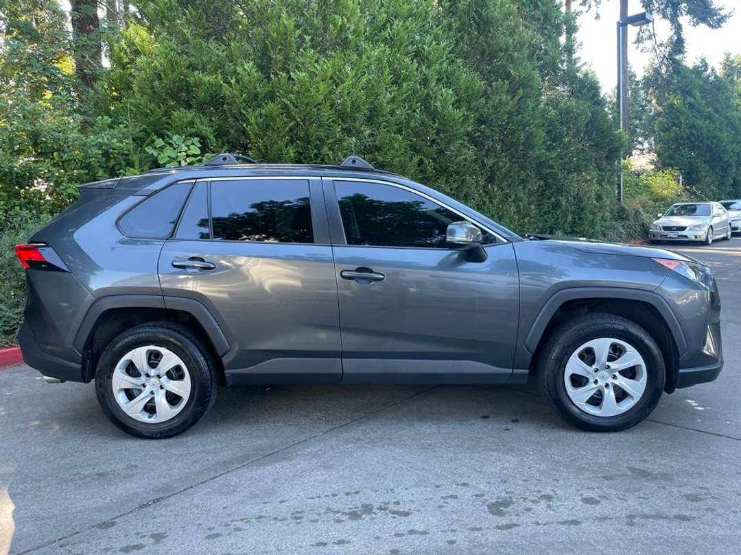 2020 Toyota Rav4 LE - Image 3