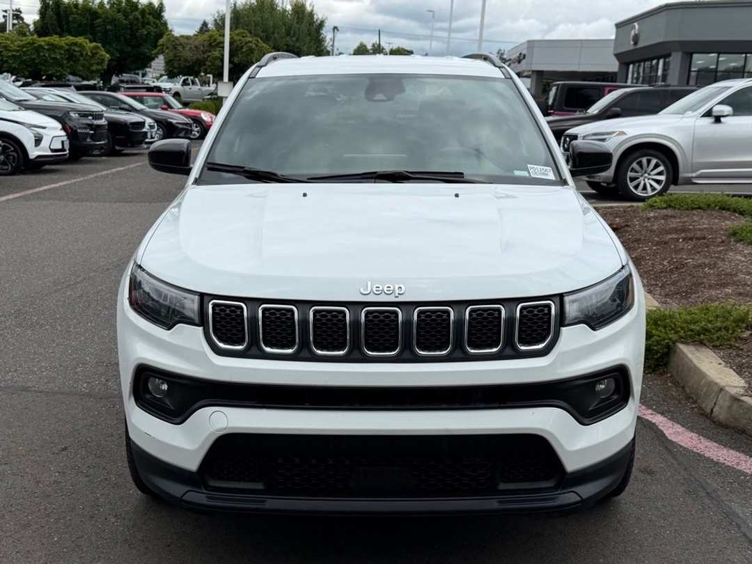 2024 Jeep Compass Latitude - Image 3