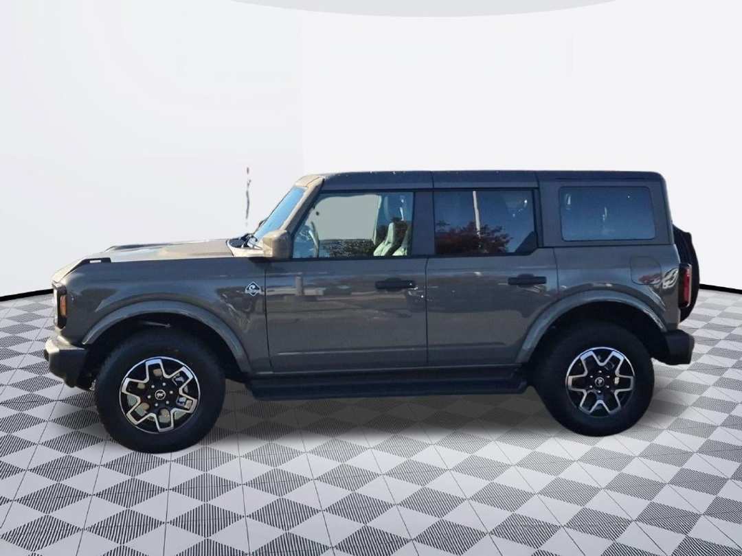 2026 Ford Bronco Outer Banks - Image 3