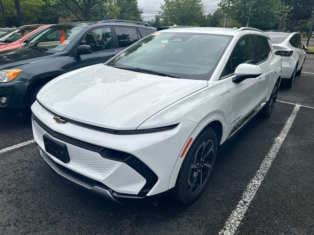 2024 Chevrolet Equinox Ev LT - Image 2