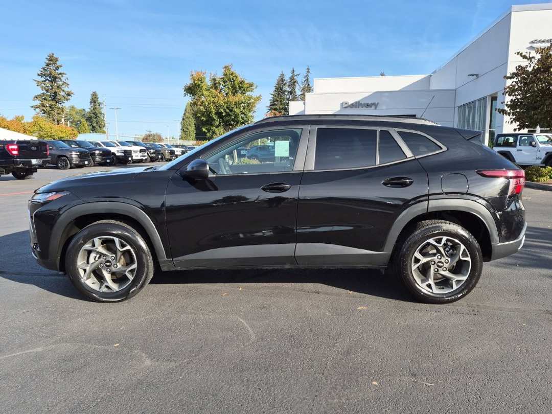 2025 Chevrolet Trax LT - Image 3