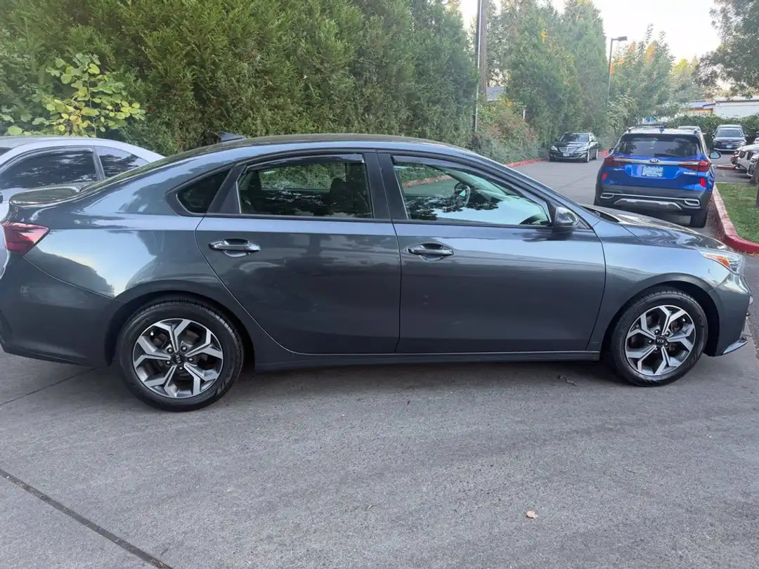 2021 Kia Forte LXS - Image 2