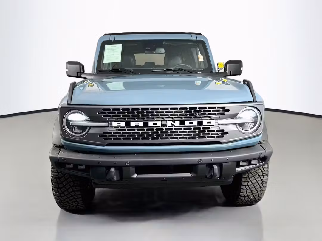 2023 Ford Bronco Badlands - Image 2