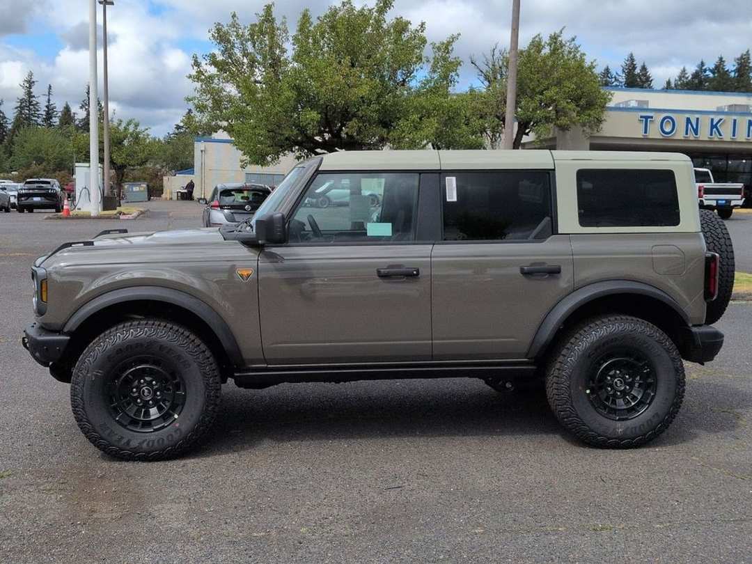 2026 Ford Bronco Badlands - Image 2