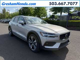 2025 Volvo V60 Cross Country B5 Plus