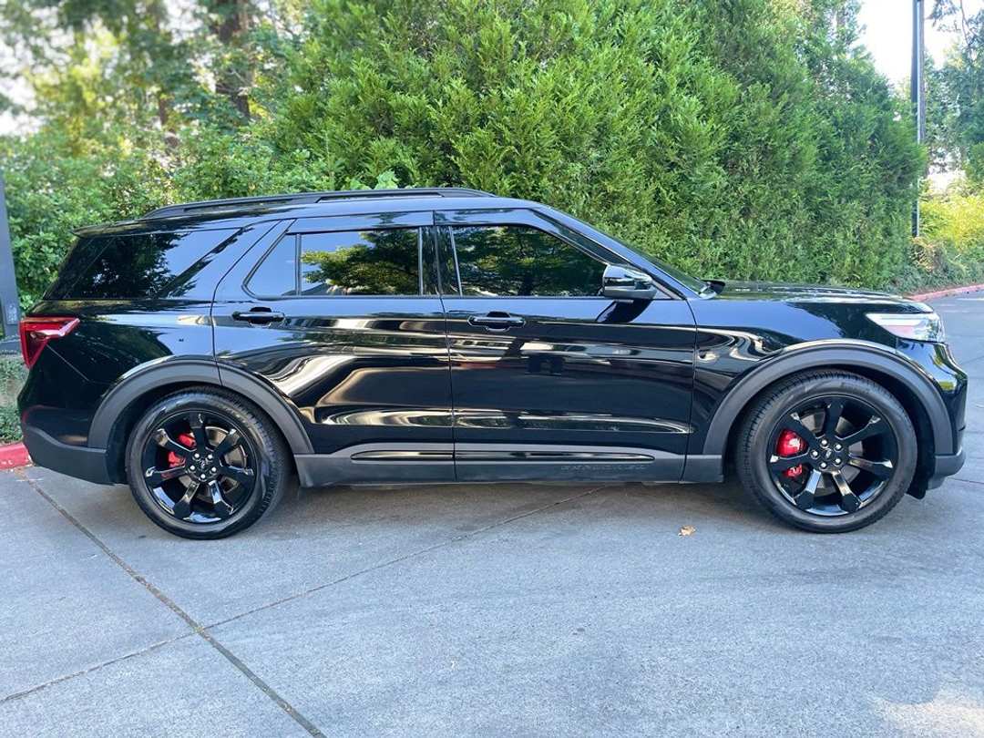 2023 Ford Explorer ST - Image 3