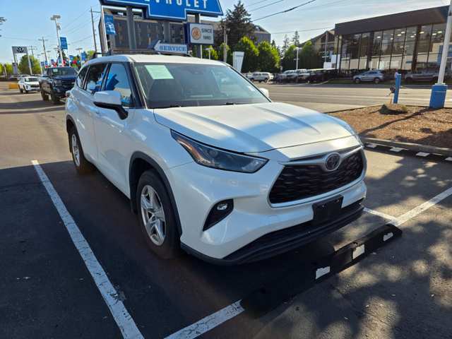 2022 Toyota Highlander LE