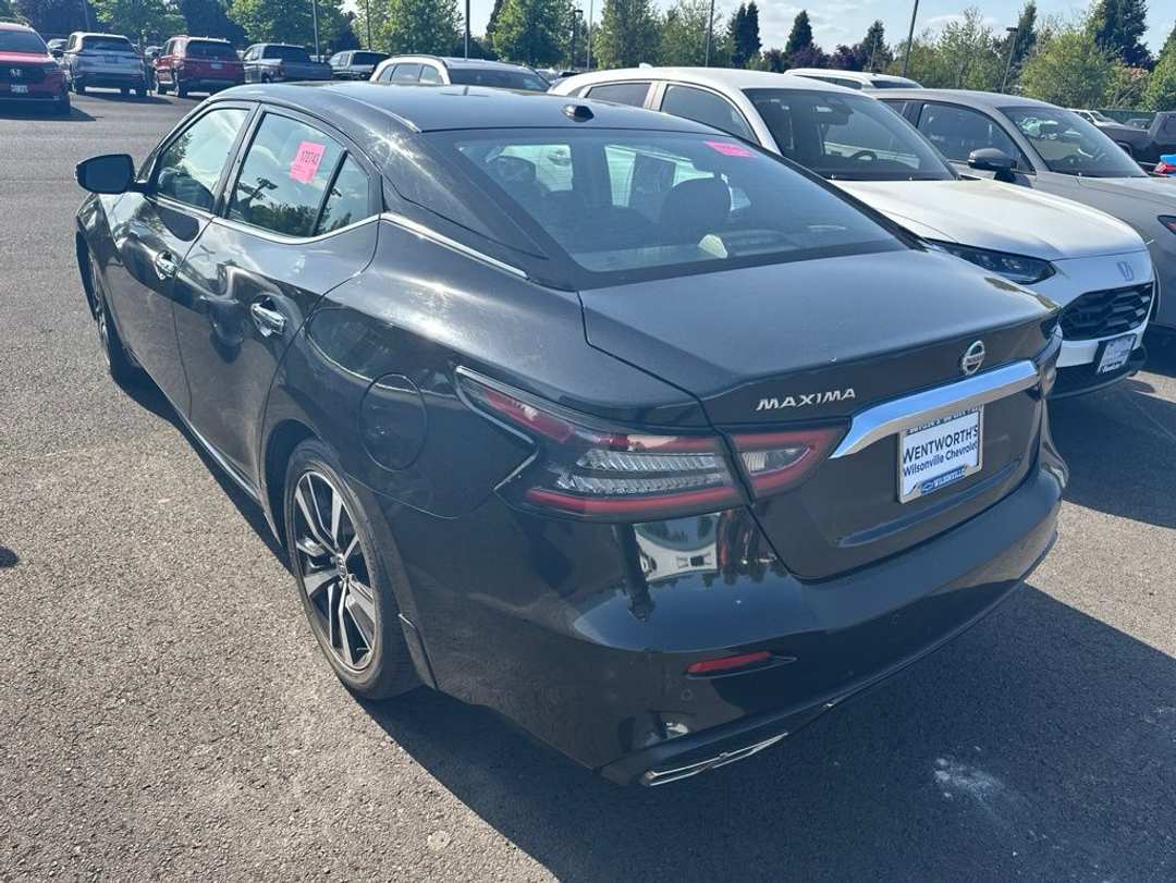 2021 Nissan Maxima SV - Image 3