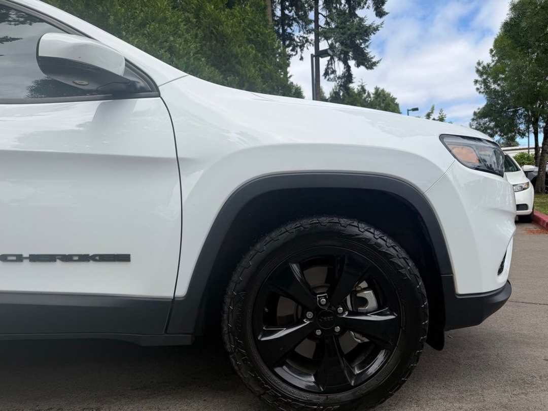 2021 Jeep Cherokee Latitude Plus - Image 3