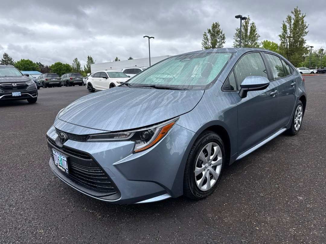 2023 Toyota Corolla LE - Image 3