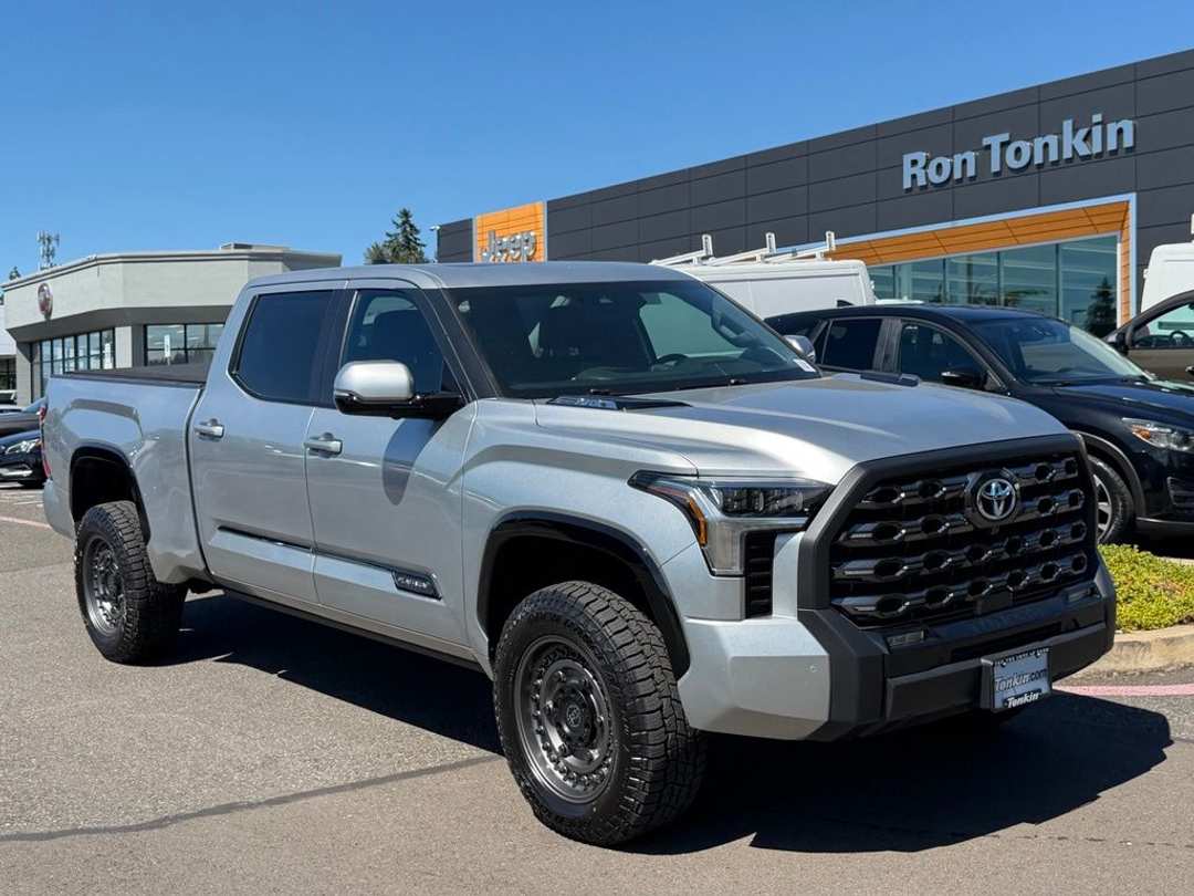 2022 Toyota Tundra Hybrid Platinum - Image 2