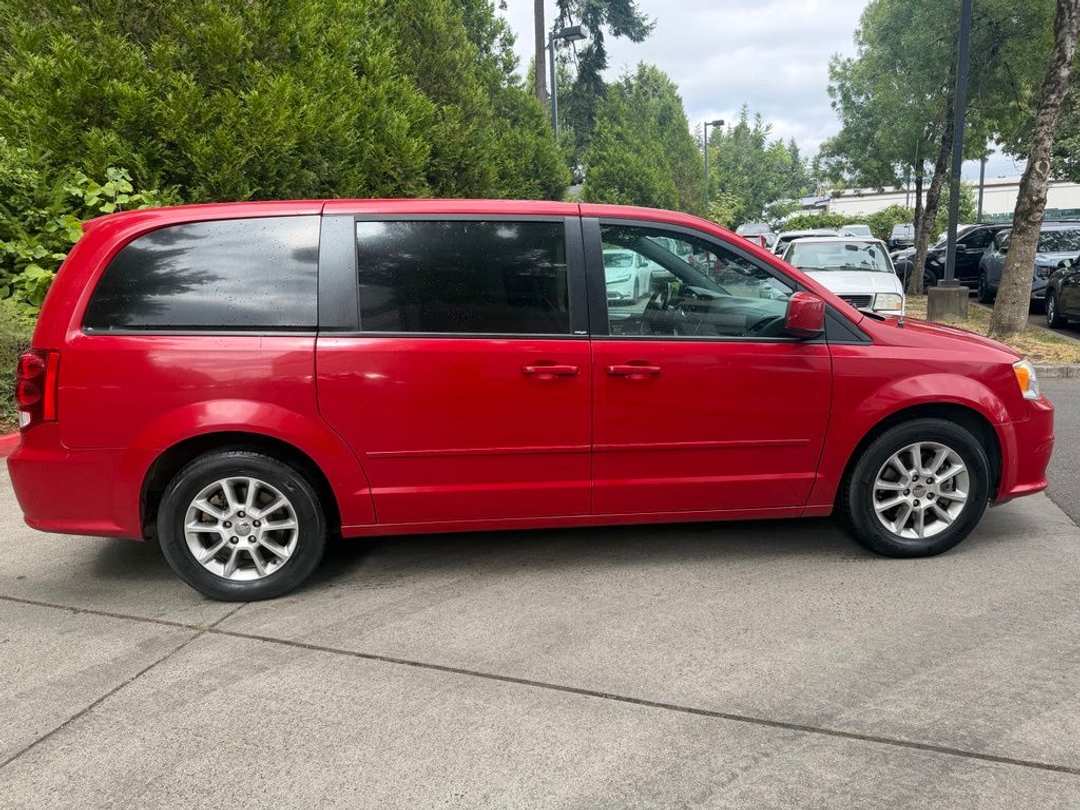 2013 Dodge Grand Caravan R/T - Image 2
