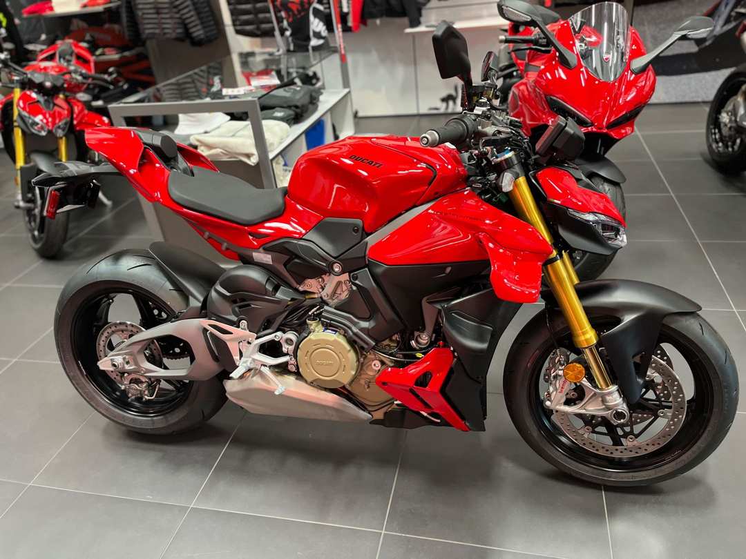 2026 Ducati Streetfighter V4 S - Image 2