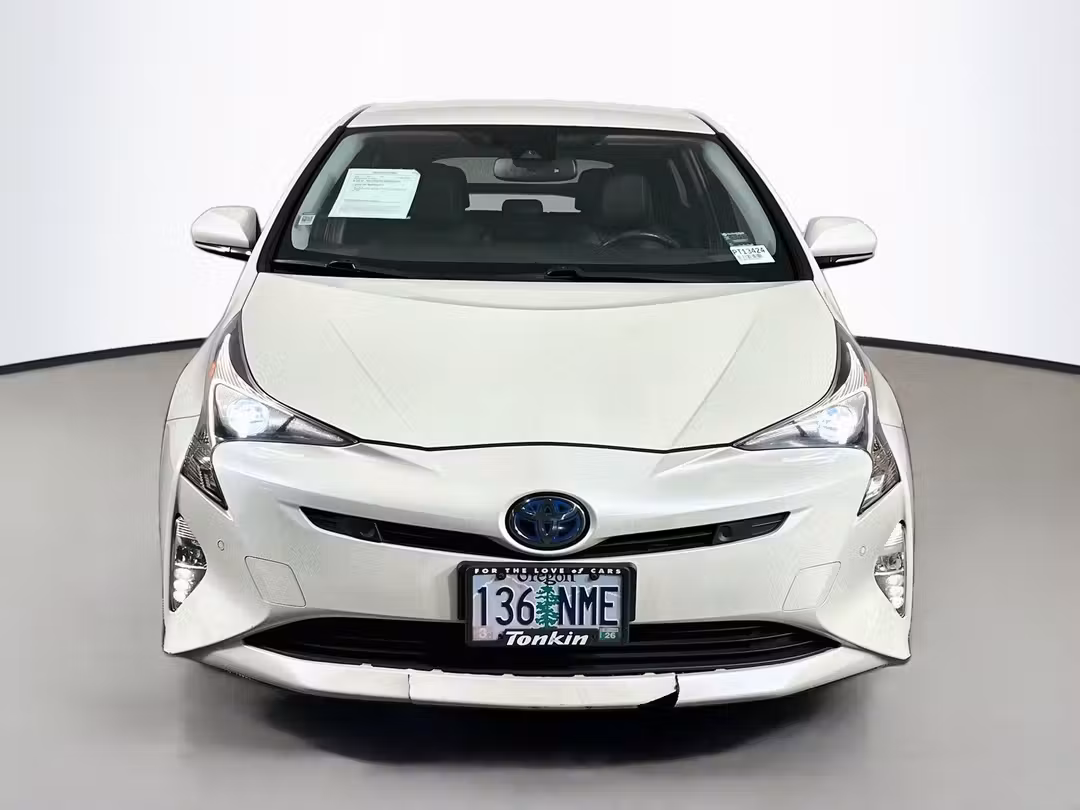 2016 Toyota Prius Touring - Image 2